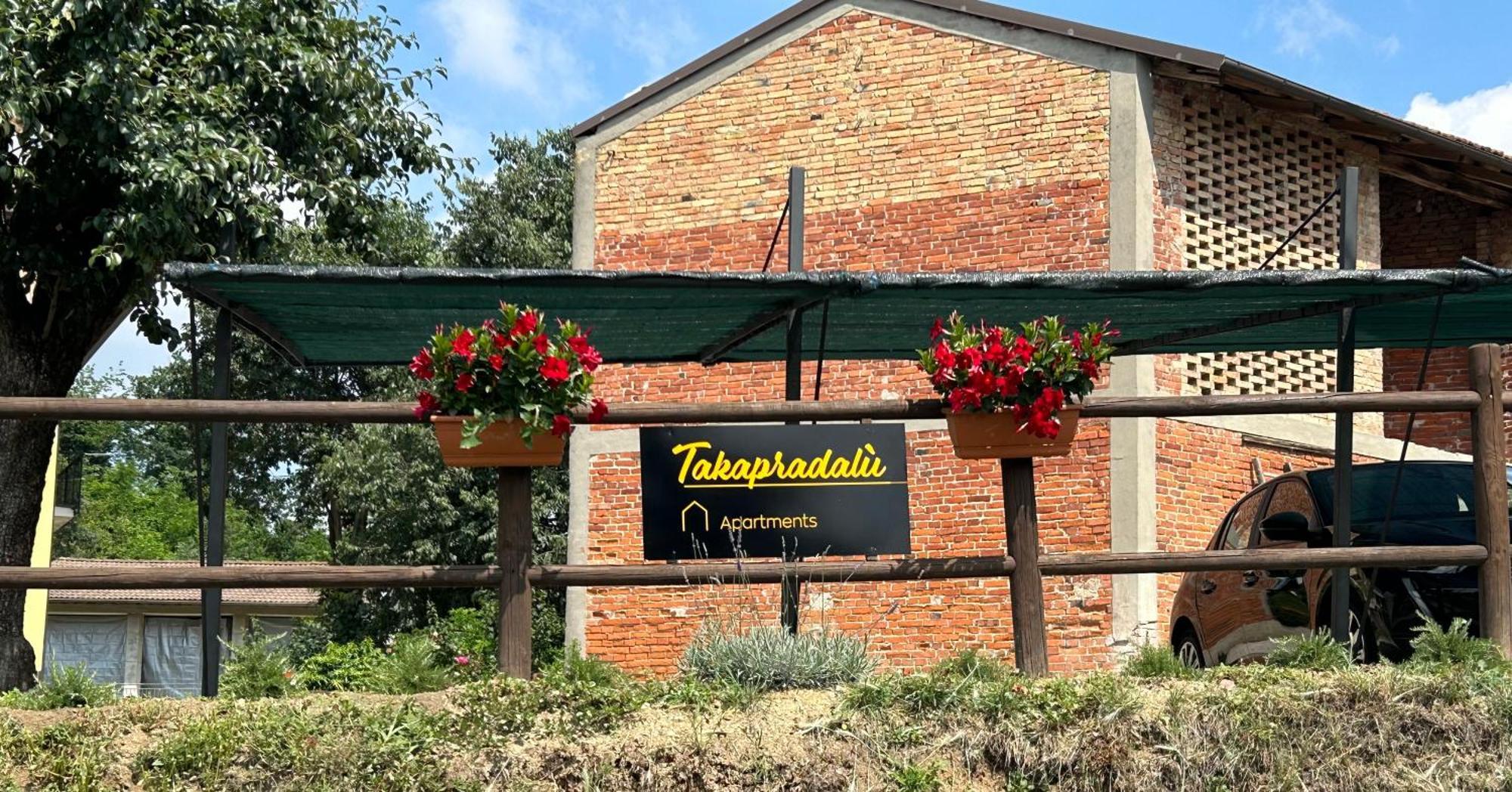 Takapradalu Villa Cisterna dʼAsti Exteriör bild