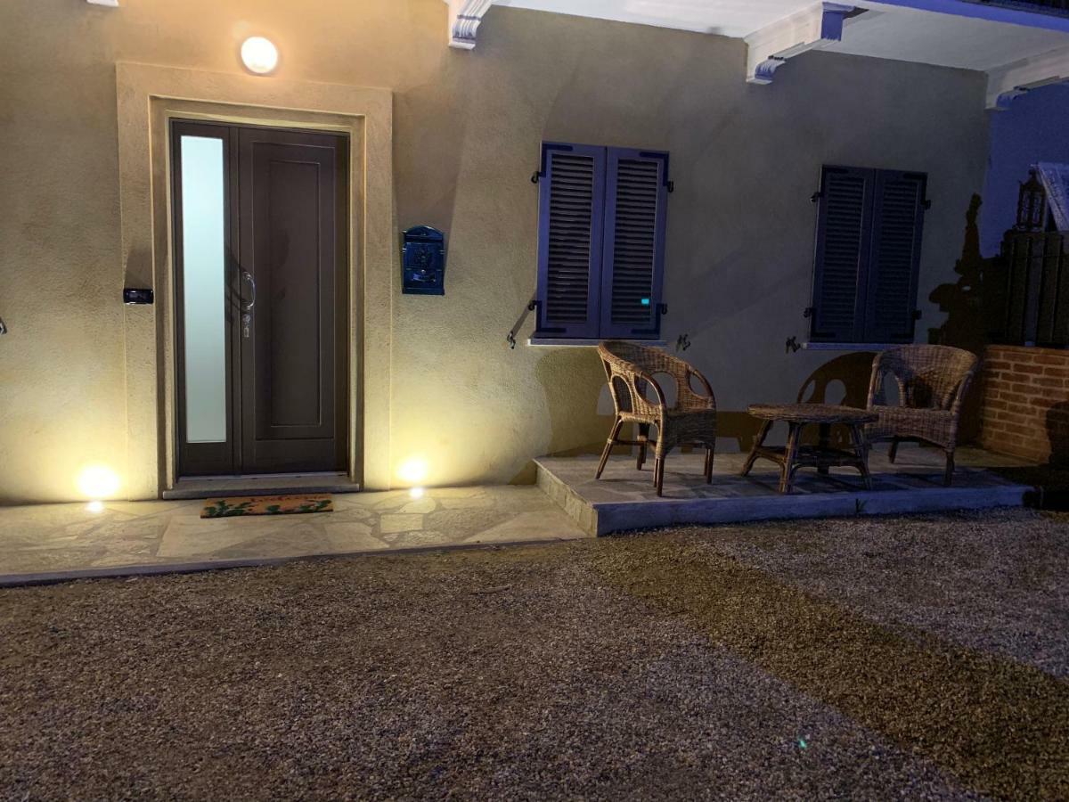 Takapradalu Villa Cisterna dʼAsti Exteriör bild