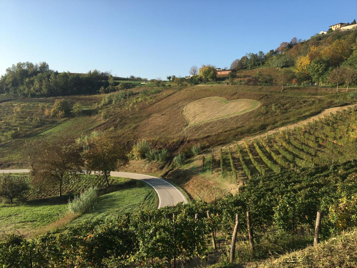 Takapradalu Villa Cisterna dʼAsti Exteriör bild